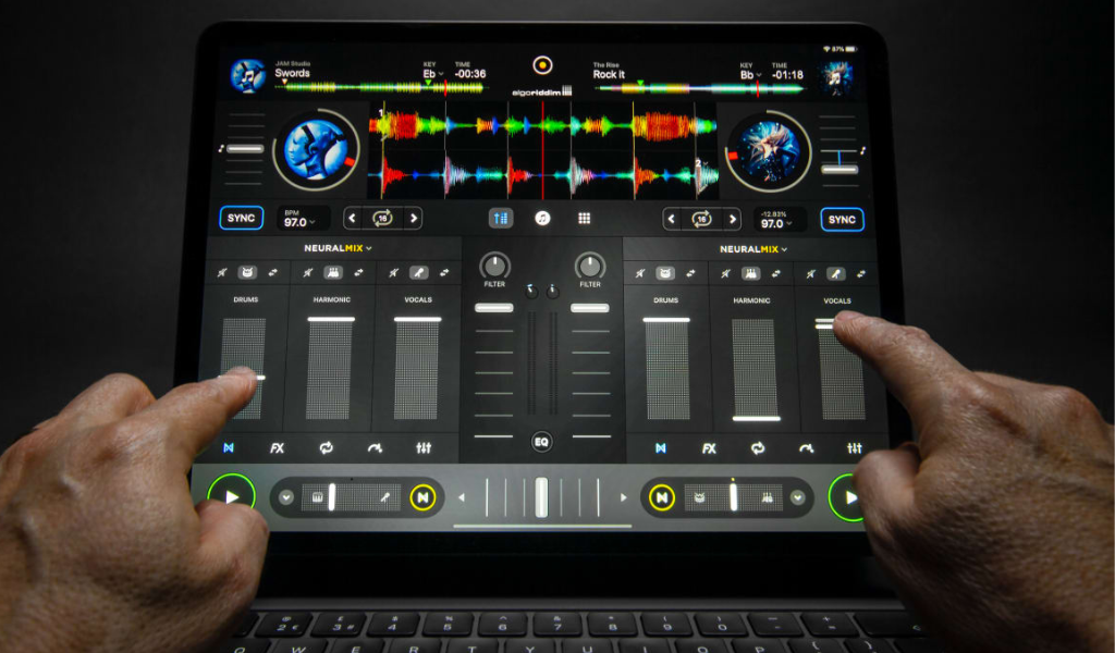 NEURAL MIX ahora disponible en IPhone y IPad