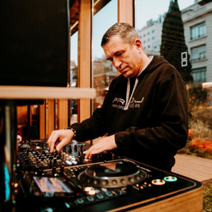 Clases presenciales de DJ con Jordi Carreras