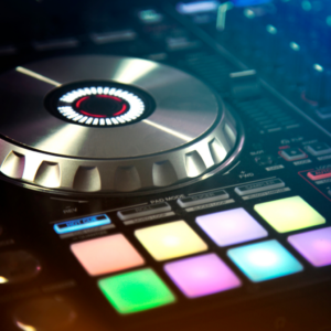 ¿Cómo elegir el mejor controlador DJ?