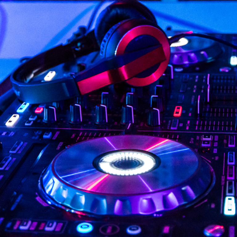 ¿Cómo calibrar los jog wheels de un controlador DJ?