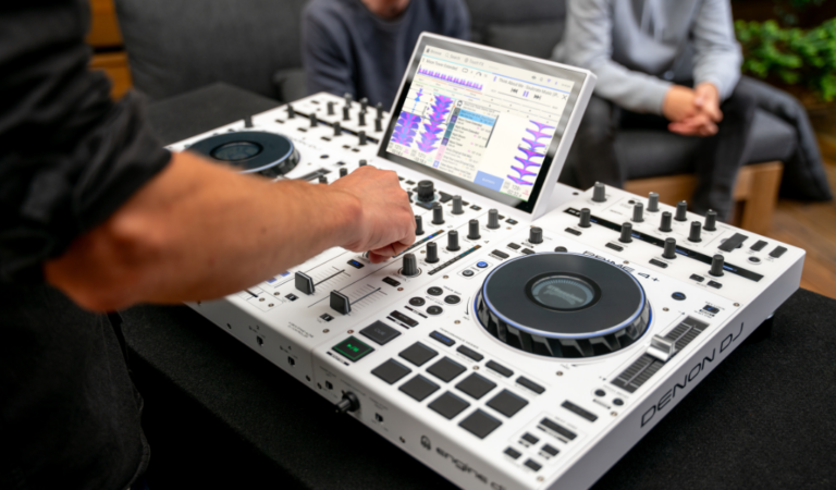 Nuevo DENON DJ PRIME 4+ WHITE Special Edition