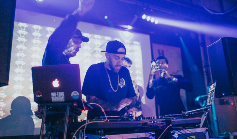 ¿Cómo Destacar como DJ en Redes Sociales? Guía práctica