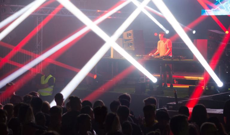 Consejos para mantener la motivación y la creatividad como DJ