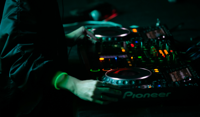 ¿Cómo equilibrar la vida personal y profesional siendo DJ?