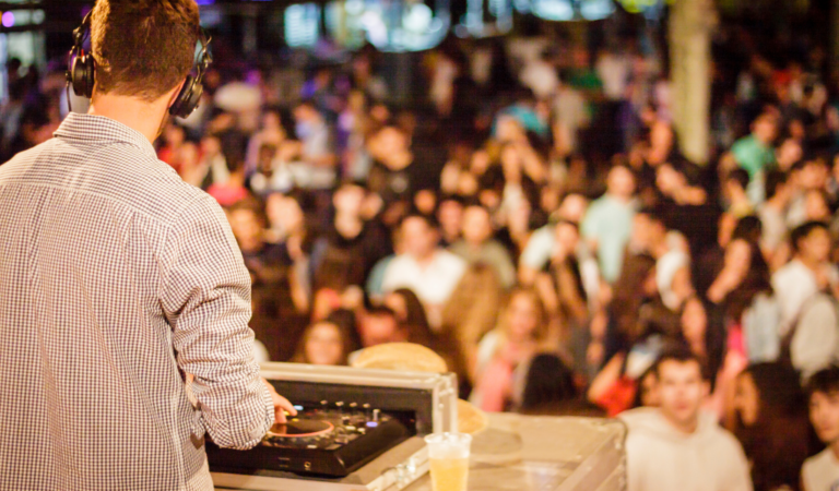 Tu Primera Actuación DJ ¿Cómo afrontar el miedo escénico y triunfar?