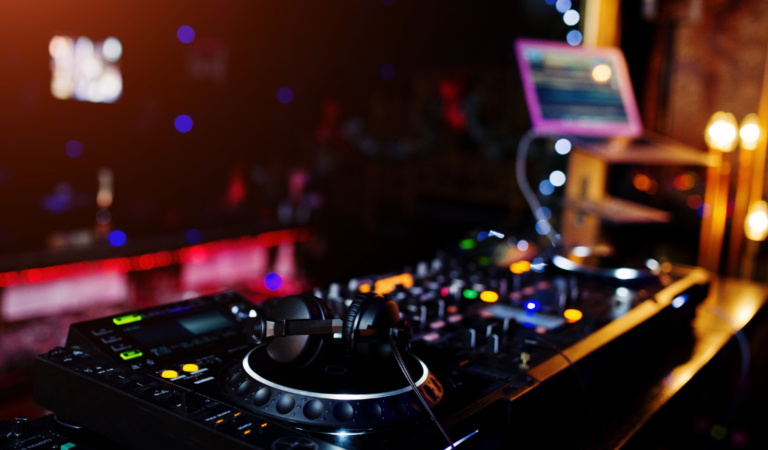 ¿Cómo leer al público y adaptar tu set en vivo?