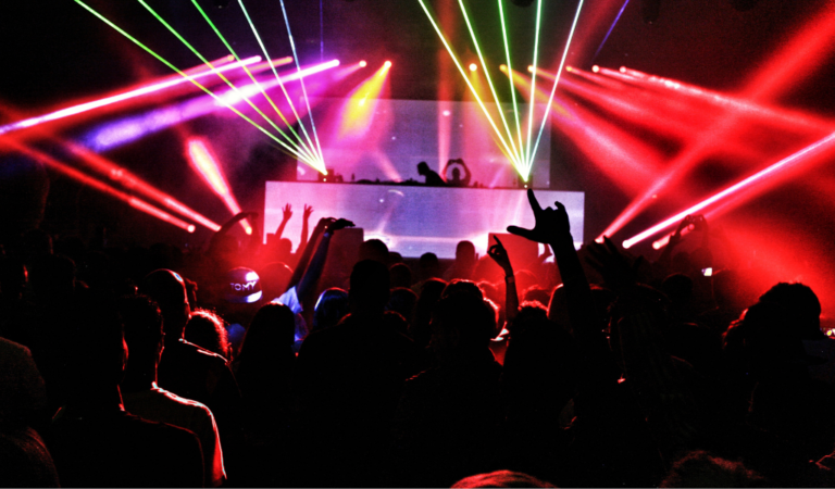 ¿Cómo vivir profesionalmente del DJing? Monetiza tu pasión