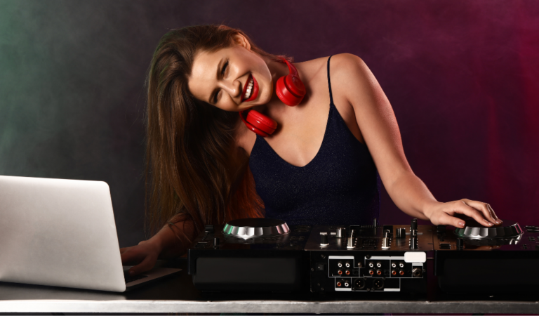 ¿Cómo Destacar como DJ en Redes Sociales? Guía práctica