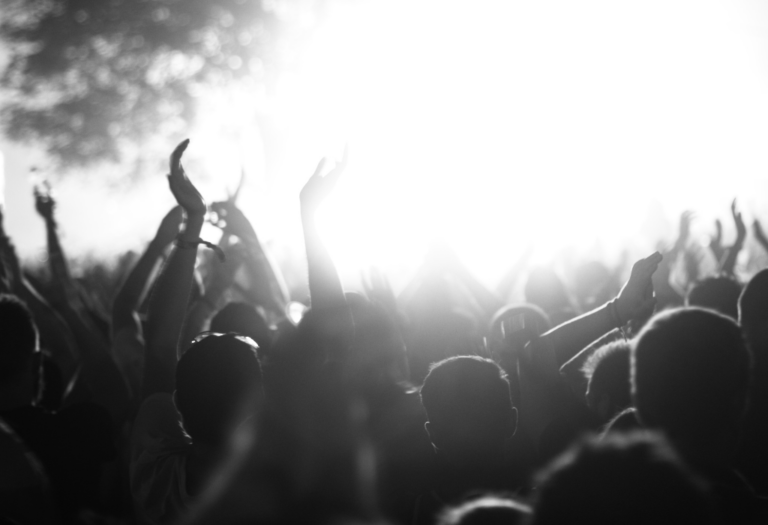 Streaming para DJs: Comparativa de Twitch vs YouTube vs Mixcloud
