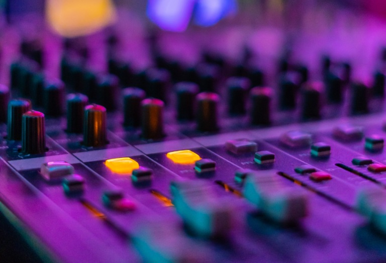 Aprende a usar el ecualizador como un DJ profesional: Técnicas avanzadas