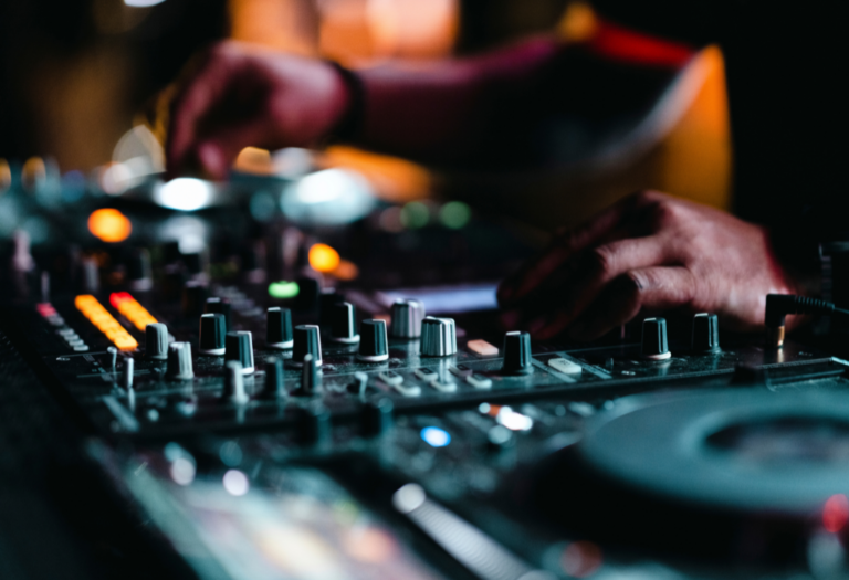 Aprende a usar el ecualizador como un DJ profesional: Técnicas avanzadas