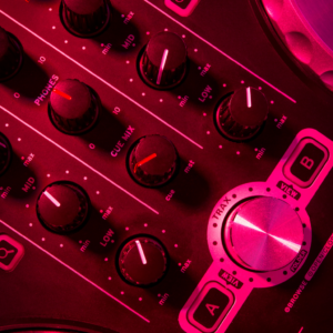 ¿Cómo usar Hot Cues y Loops para mejorar tus mezclas en directo?