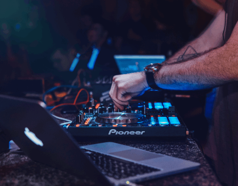 Evita estos 7 Errores de DJs Novatos para tener Éxito