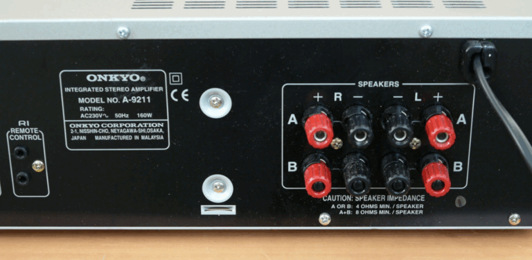 ¿Cómo conectar un tocadiscos a un amplificador sin entrada phono?
