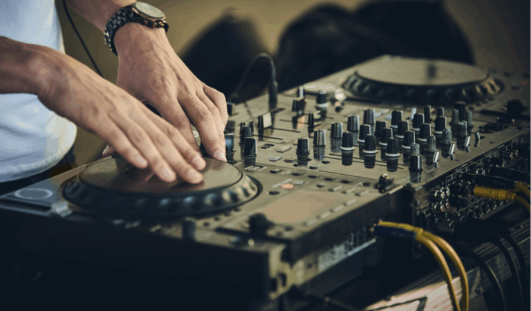 ¿Cómo grabar tus sesiones DJ en alta calidad para YouTube?