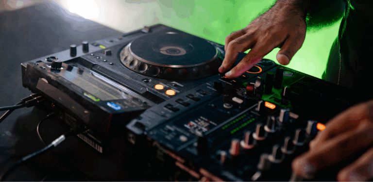 La Historia de los Controladores DJ