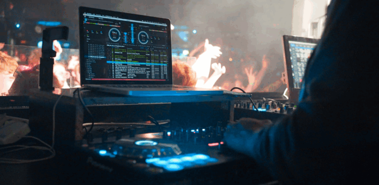 La Historia de los Controladores DJ