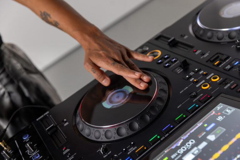 AlphaTheta CDJ-3000X: El nuevo estándar de cabina para DJs