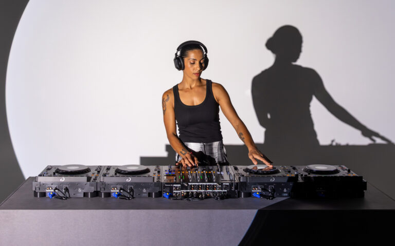 AlphaTheta CDJ-3000X: El nuevo estándar de cabina para DJs
