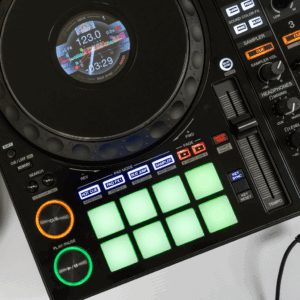 La Historia de los Controladores DJ