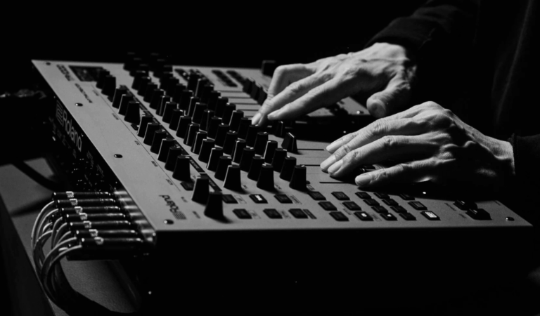 Roland TR-1000: La Caja de Ritmos Definitiva