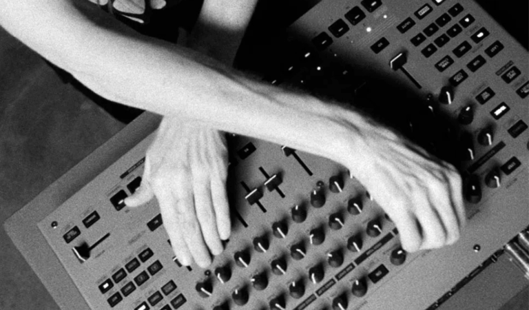 Roland TR-1000: La Caja de Ritmos Definitiva