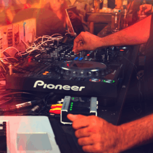 ¿Cómo calcular tarifas DJ? Guía para valorar tu trabajo