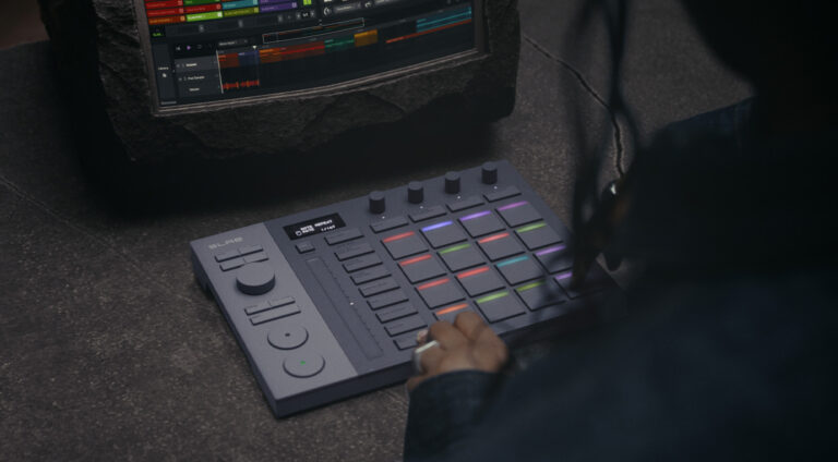 AlphaTheta SLAB: Controlador MIDI para Serato Studio AlphaTheta SLAB: Controlador MIDI para Serato Studio