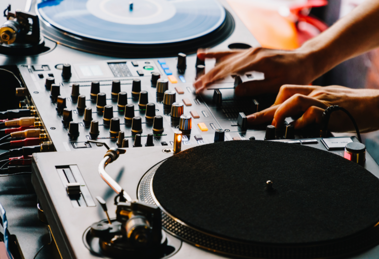 ¿Qué Cables Necesita un DJ? Guía Definitiva ¿Qué Cables Necesita un DJ? Guía Definitiva