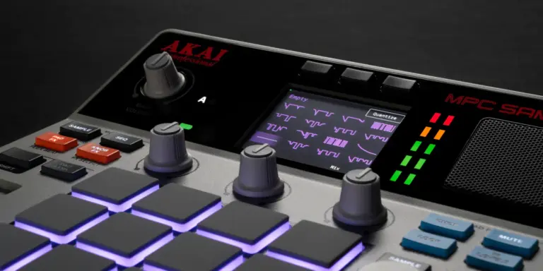 AKAI MPC Sample: Beatmaking portátil de nueva era AKAI MPC Sample: Beatmaking portátil de nueva era