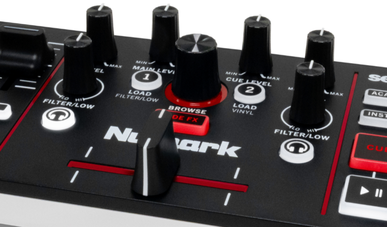 Numark MixTrack Go: Controlador DJ portátil compatible con móviles Numark MixTrack Go: Controlador DJ portátil compatible con móviles