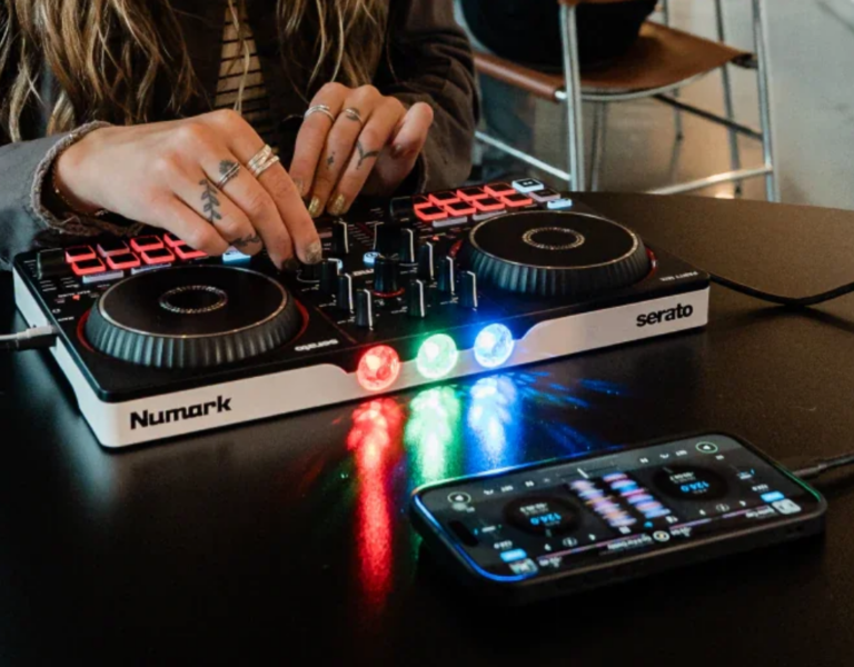 Numark Party Mix III: Controlador DJ compacto y funcional Numark Party Mix III: Controlador DJ compacto y funcional